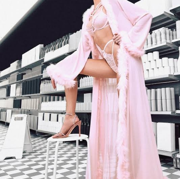 Elegant Fur Robe - Picture 3 of 3